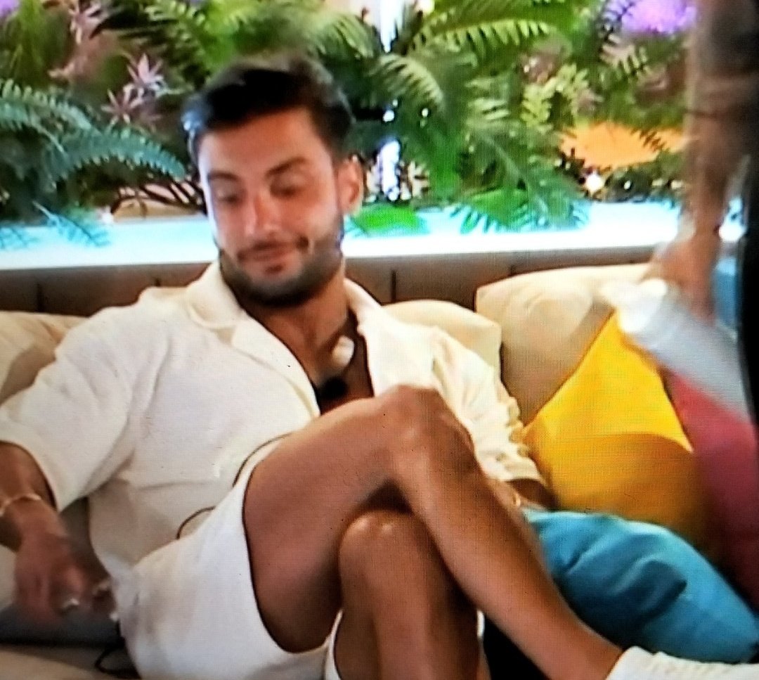 'i deleted the pictures with ekin' Davide went through a whole break up phase 😭😭😭 #LoveIsland