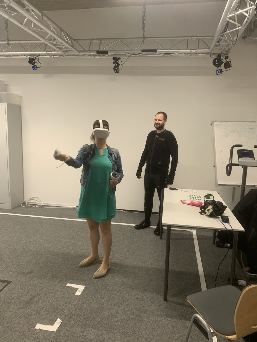 Gestern gab es einen Campus and Lab Day für den #LLM #LegalTech - Vier Lab-Besuche: Virtual Reality Studio in der #TechBase, <a href="/MedienInfRgb/">Medieninformatik Rgb</a>, Future Interaction Lab <a href="/MedienInfRgb/">Medieninformatik Rgb</a>, Innovation Lab <a href="/OTH_Regensburg/">OTH Regensburg</a>, Eye Tracking Lab  <a href="/MedienInfRgb/">Medieninformatik Rgb</a> <a href="/OTH_Regensburg/">OTH Regensburg</a> <a href="/Watzlaw/">Martin Brockelmann</a> <a href="/ai3_kocur/">Martin Kocur</a>