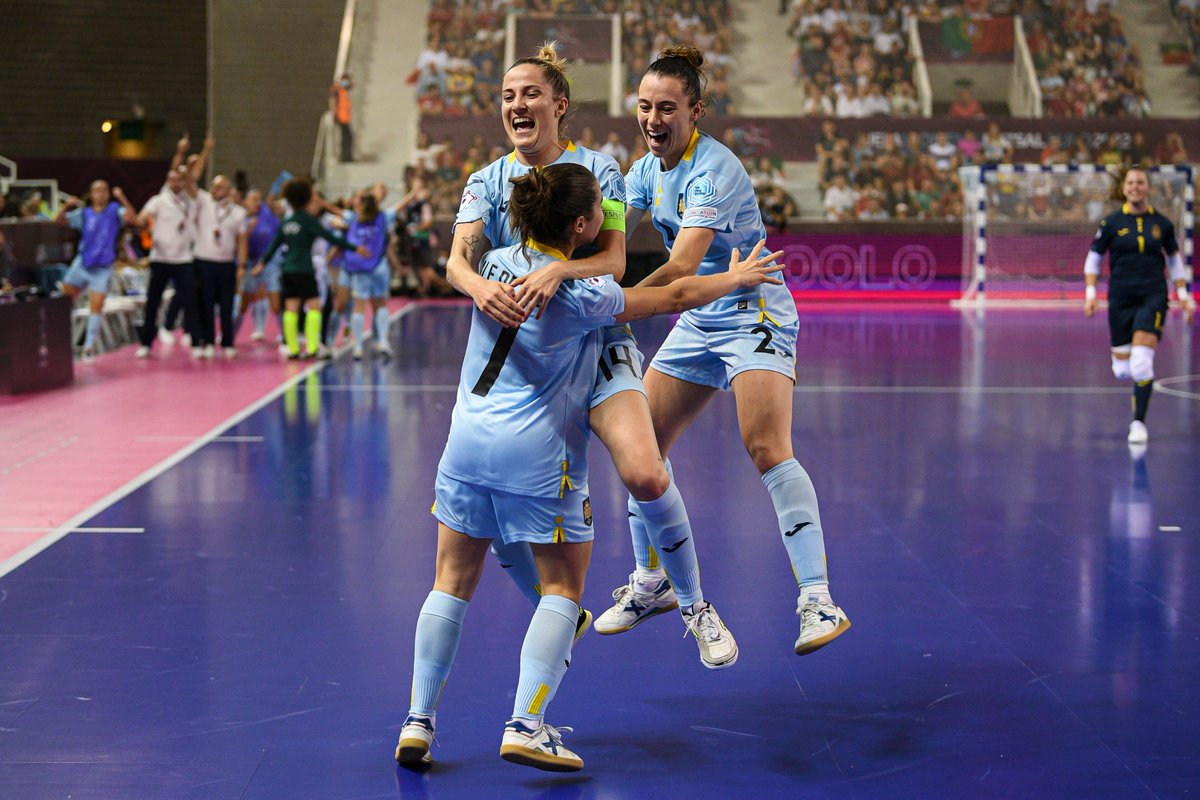 ffrm_es's tweet photo. 👏 ¡SOMOS CAMPEONAS DE EUROPA DE FÚTBOL SALA! 👏

🗣 ¡Grítalo como @MayteMateo8 con un RT 🔁!

🥳 ¡Celébralo como @noeliamontoro con un MG ❤! 

Mayte 🔁 y Noelia ❤ | ❤ Noelia y Mayte 🔁. // El orden de los factores no altera el producto: ¡HISTORIA DE NUESTRO FUTSAL! https://t.co/A0cPYS6pq1