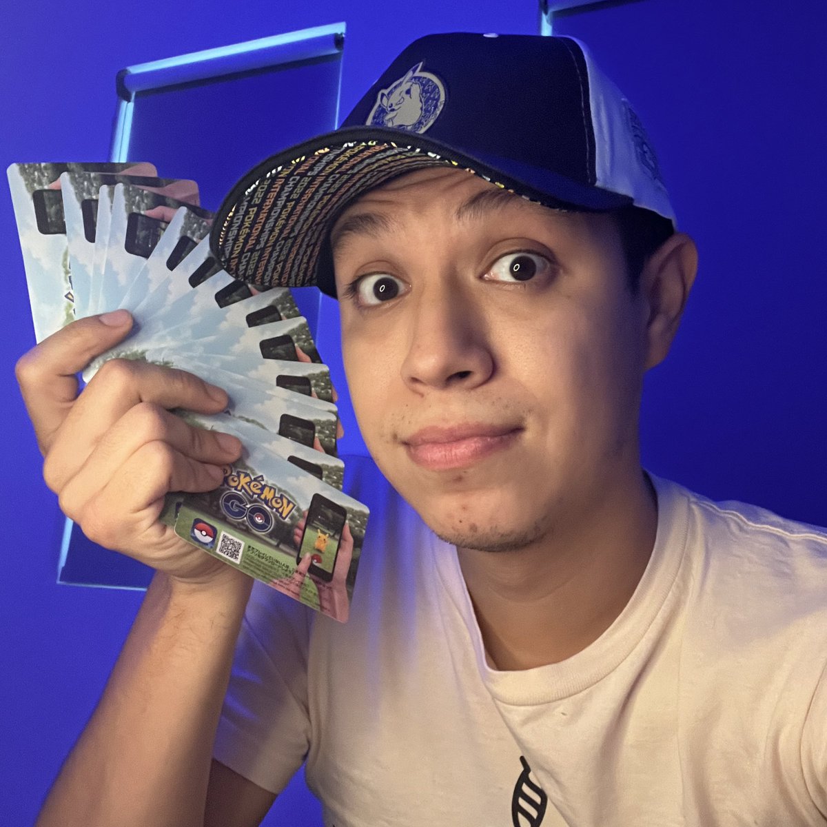 🎁 Gana uno de los 5 códigos de ítems de la nueva expansión de @PokemonTCG junto a #PokémonGO. 1. Sígueme en Twitter 2. Da RT a esta foto Si etiquetas a un amigo en los comentarios, tendrás una participación extra en el sorteo.