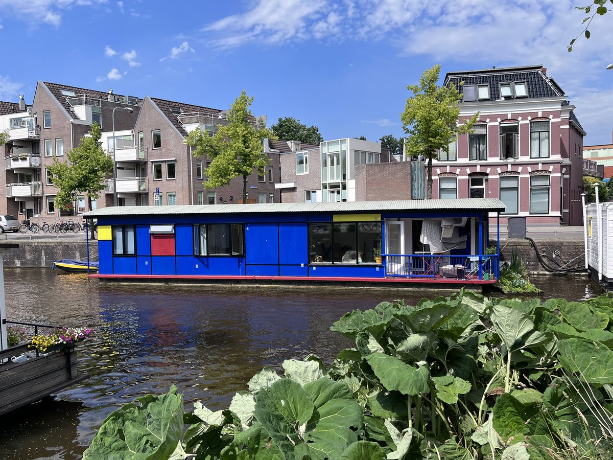 #EPC2022 My EPC debut is so much fun! Presenting my research, learning from other scholars, meeting old friends, making new friends, and leaving footprint in Groningen/Amsterdam.