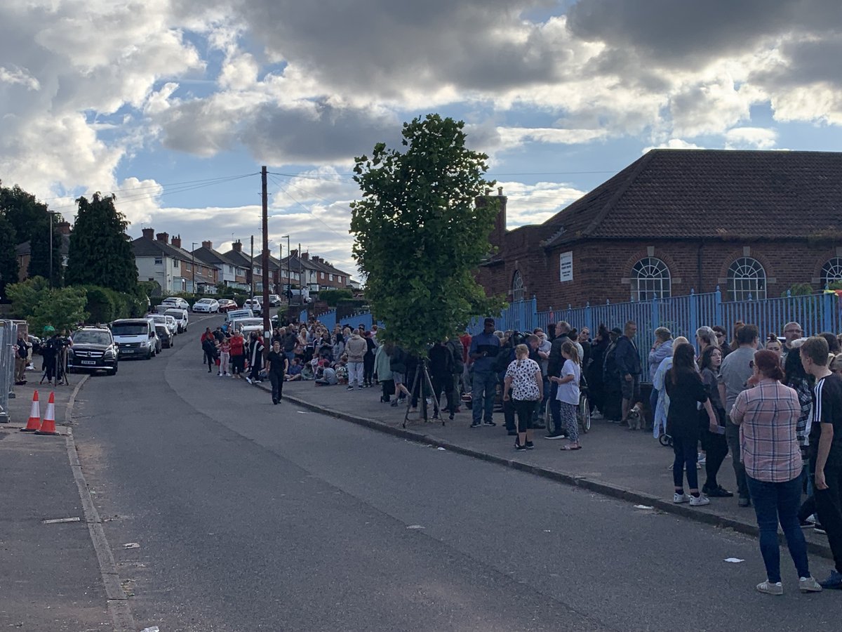 WestMidsFire's tweet image. Firefighters and officers joined members of the #Kingstanding community to pay their respects at tonight's vigil, a week after last Sunday's tragic explosion. Our thoughts remain with everyone affected by the incident.