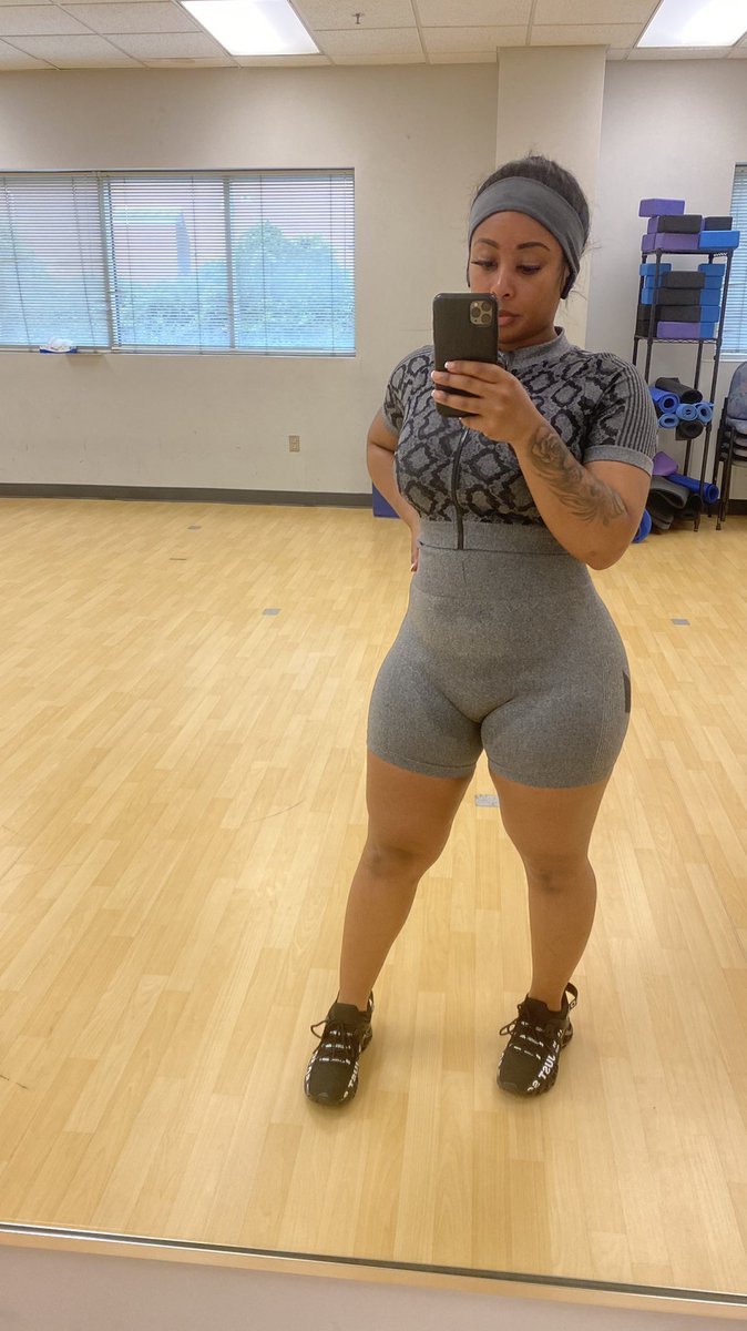 Post workout Pics ! 🦾 #postworkout #fitnessoutfit #workoutmotivation #gymlife #thickfit