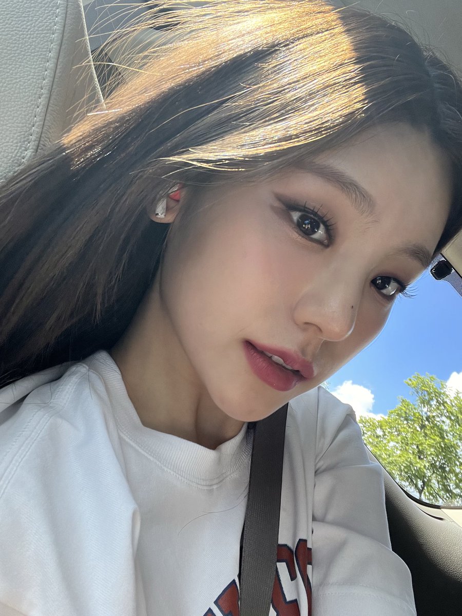 💭:buenas tardes cielo¡!
 Que tal todo? Tu finde va bien? Aprovecha este último día y descansa o salí a despejarte, seguro eso va a hacerte muy bien 
 Espero que todo vaya bien el día de hoy y que mañana no tengas que empezar con una semana tan pesada, te quiero mucho mucho☆