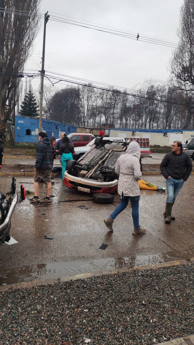 aM_pRoDu's tweet photo. Esto pasó en #Ogana #Coyhaique hace un par de minutos, no corra sea prudente no hable por teléfono no sea weon 😂😂😂 https://t.co/uQPUx1kUDc