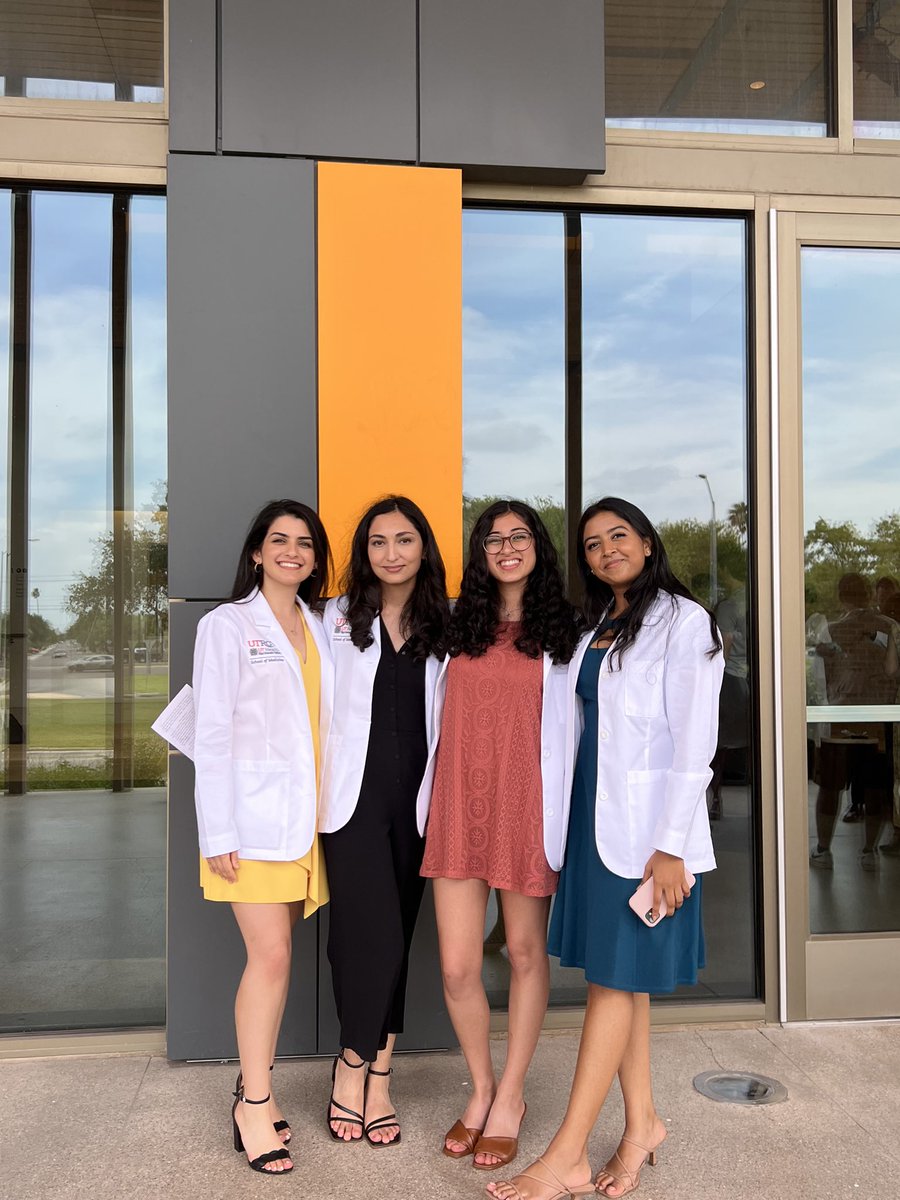 SimitaGaglani's tweet photo. A long-awaited white coat ceremony right before the official start of clinical rotations—I can’t wait to see all the amazing things my class accomplishes with these on!! https://t.co/FTMm9LXdIH