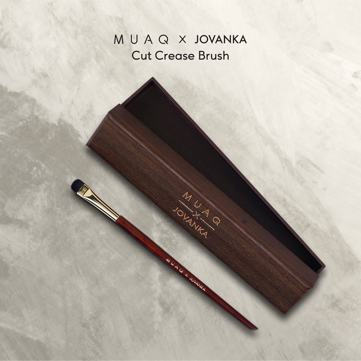 muaq_id's tweet photo. MUAQ X JOVANKA Cut Crease Brush is the secret weapon in your makeup bag. It's the perfect tool and the best way to get you started in the world of eye make-up, giving you a defined eye look with ease!
#MUAQxJOVANKA #Collaboration #MUAQ #BeYOUnique #MUAQbeauty #CreatePerfection https://t.co/XZDLJvaMHj