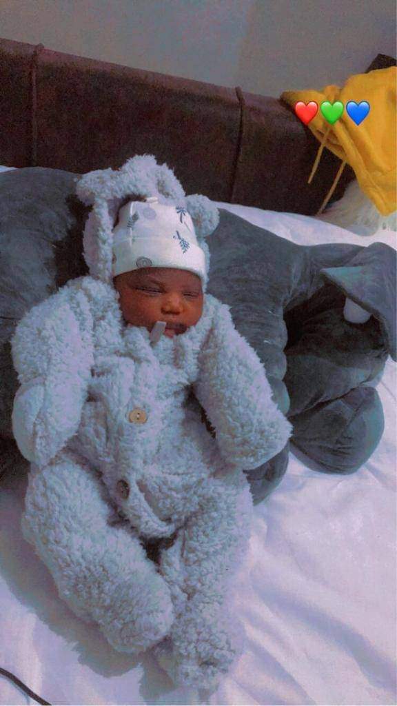 Veetra__'s tweet image. Hlelokuhle Khumalo, an eight days old baby girl from Zola in Soweto was kidnapped from the mother by an unknown armed male driving a white vehicle.  The child was wearing brown trousers, brown top and white baby socks when she was kidnapped On Friday 1 July 2022...