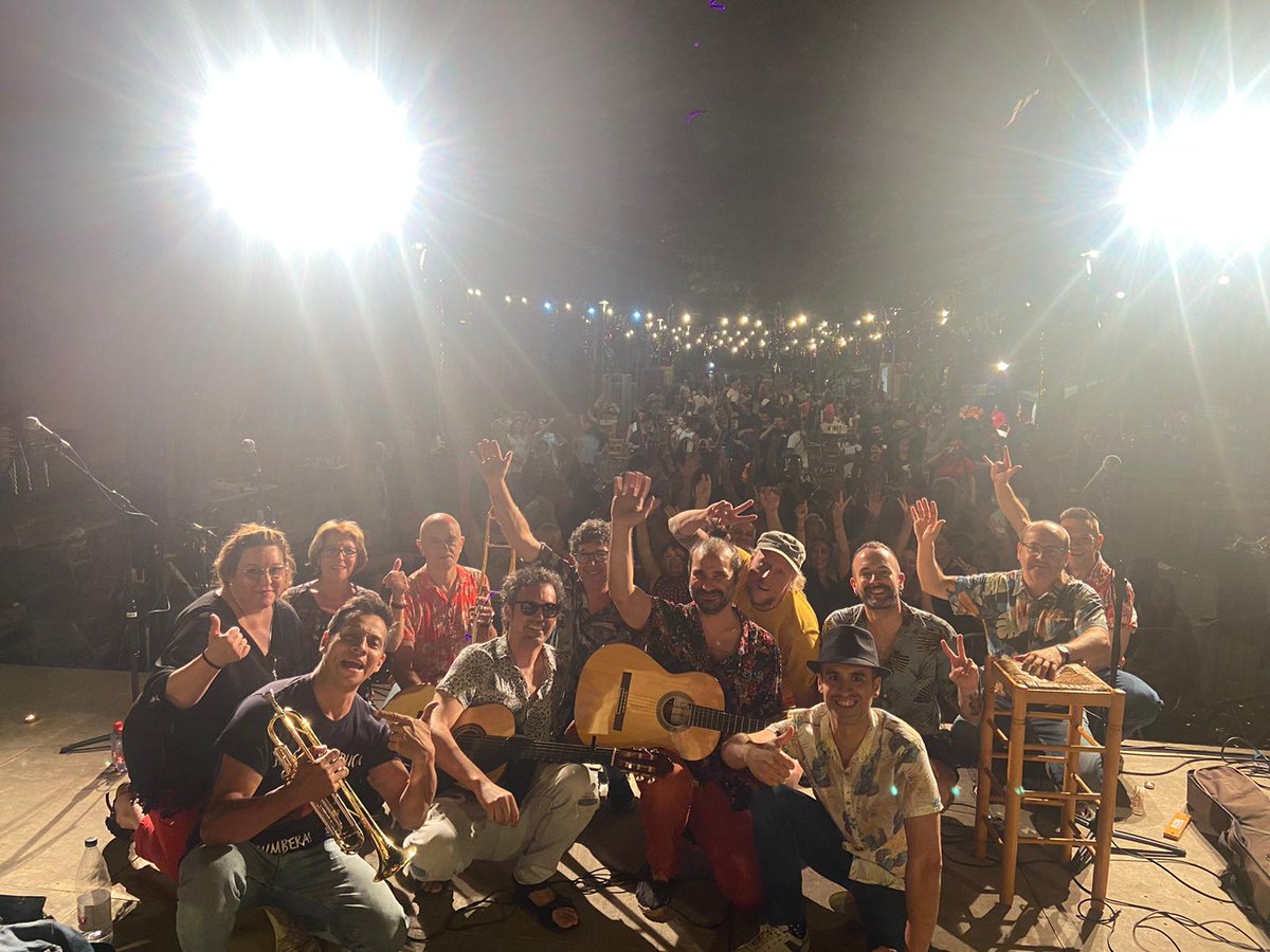 Moltes gràcies a tots els que vau venir a veure’ns a Mataro divendres passat! Gràcies a l'Associació Veïnal de Molins per haver-nos convidat!  Per nosaltres un concert molt especial, Lluis et vam trobar a faltar molt❤️🎺