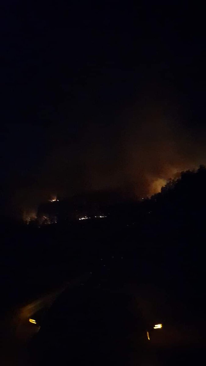 RadioParco's tweet photo. 🔥Domenica sera: causa incendio, chiusa la SR509 dall'uscita di #SanDonatoValdiComino a #ForcadAcero.
Operazioni di spegnimento in corso⚠️
📷 Sindaco Enrico Pittiglio https://t.co/Cb9OdaXJFI