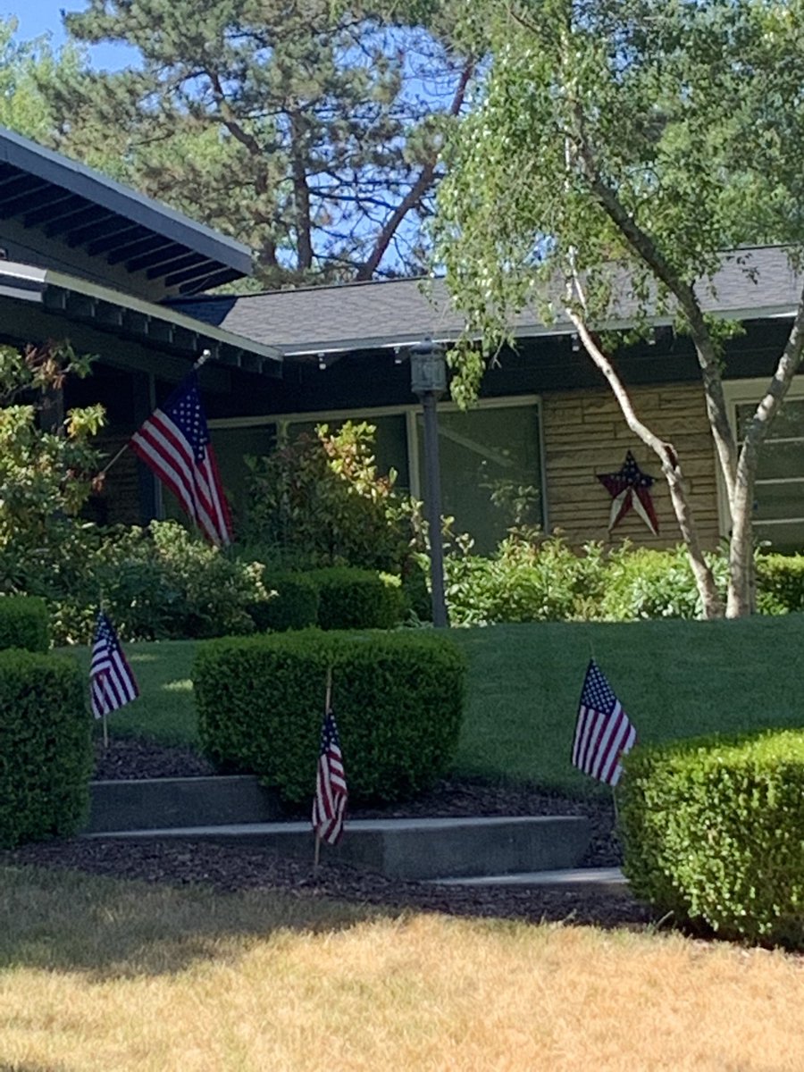 PekalaLaw's tweet photo. I havenโt been able to find Maverickโs red, white and blue bandana yet, but hoping it turns up tomorrow.
Pretty, across the lake from the city.
#Happy4thWeekend
#SundayFunday https://t.co/buCKWg89kw