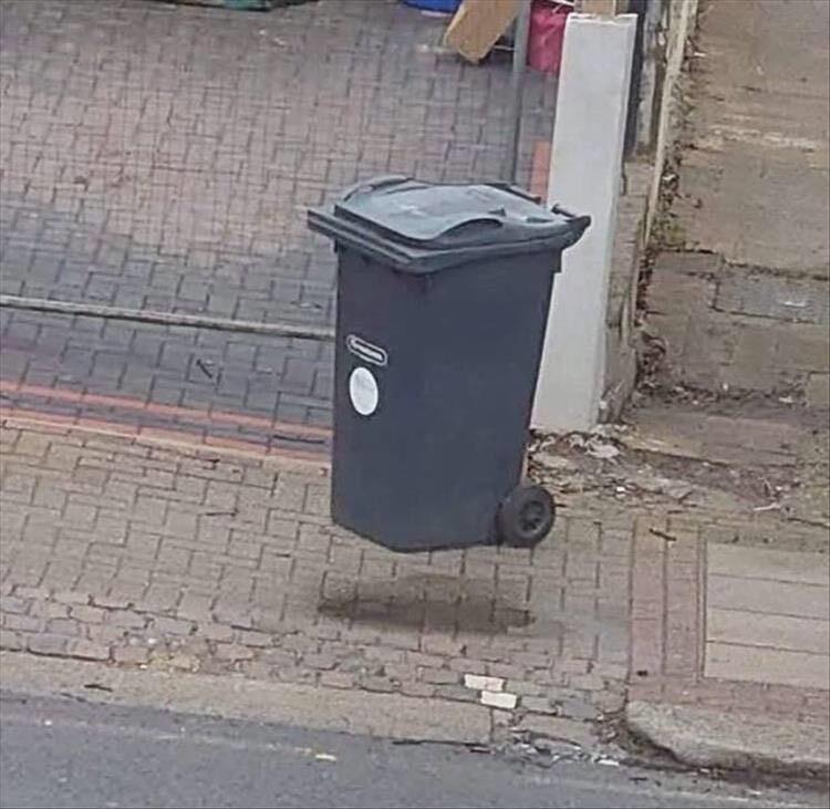 Took me a second to not see a trash can levitating here.