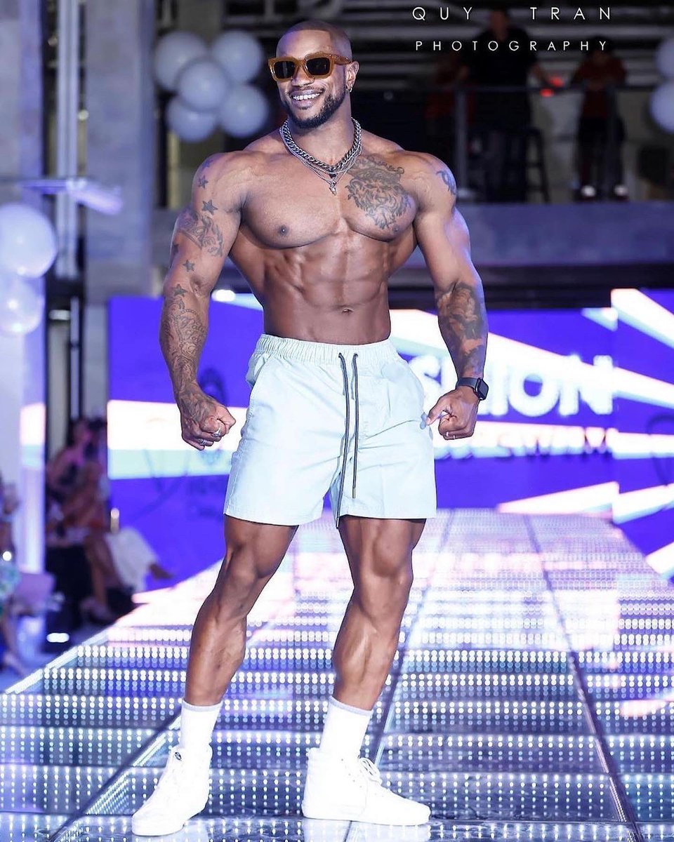 muscle_fitness's tweet photo. brandon.d.hendrickson
•
I don’t think outside of the box, I think of what I can do with the box✍🏾💯🏄🏾♂️🌊💎
@quytranphotography
@fashionfitnessswim
#darcsport #wolvesforever #ifbb #npc #mensphysique #teammuscleegg #celsius #noconformity #yamamato #olympia2022 #olympia https://t.co/O4wU47IyU1