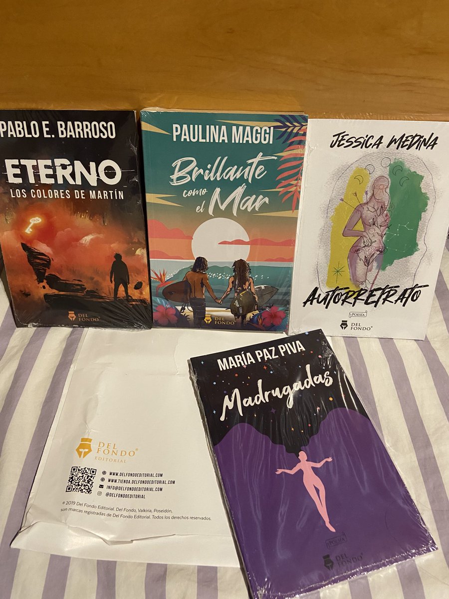 Del Fondo me hizo este envío increíble. Ya leí uno. Mañana les cuento.