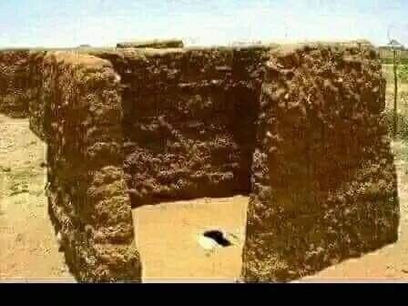الناس العندهم حمامات زي دا
عليكم الله ختو الابريق في الضل😹😹