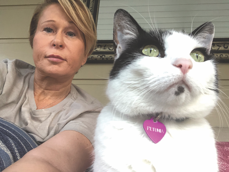 Yeardley Smith with her awesome looking cat
Happy birthday and thanks for all you do 