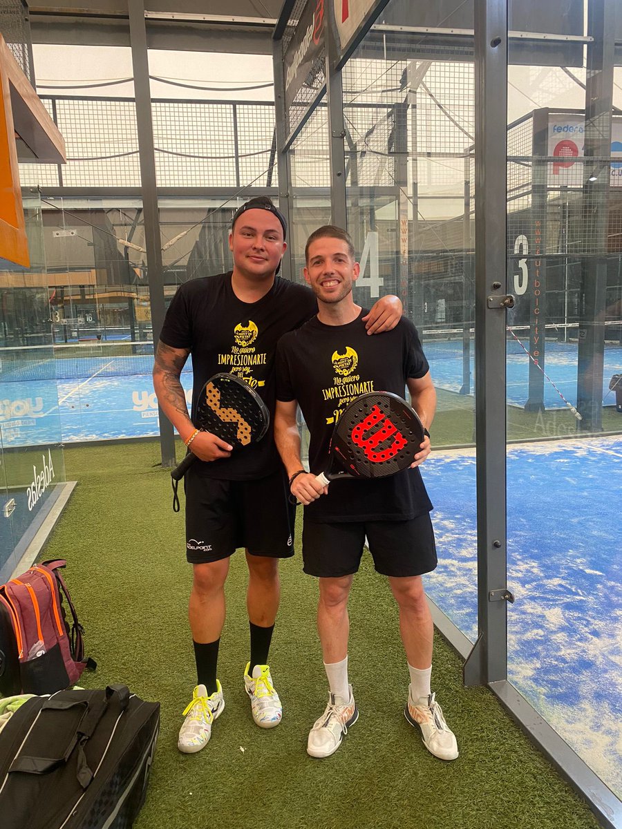 Hui ha tocat pàdel i malgrat la nit d'ahir, els nostres esportistes han estat a l'altura i ens han portat una nova victòria amb 2 sets a 0 (6-1 i 6-0)

Gràcies Alberto i Yefferson pel vostre esforç!