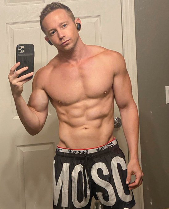 Coming back stronger and healthier than before:-) @Moschino #moschino https://t.co/HdXGWJyVkR<a href="/tag/moschino"class="tags"><span>#moschino</span></a>