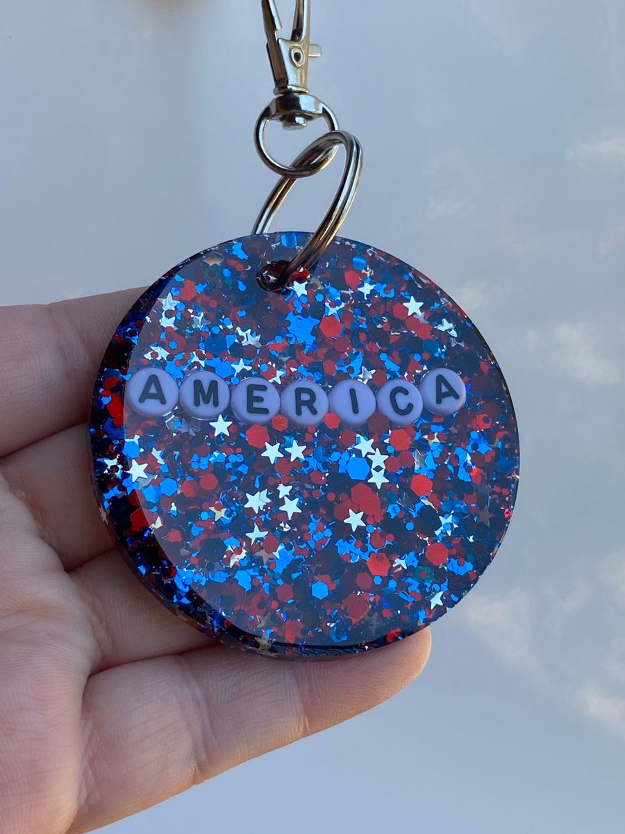 Excited to share this item from my #etsy shop: America glitter keychain etsy.me/3nzIm7k
#sandiego #america #merica #smallbusiness #shoplocalsandiego