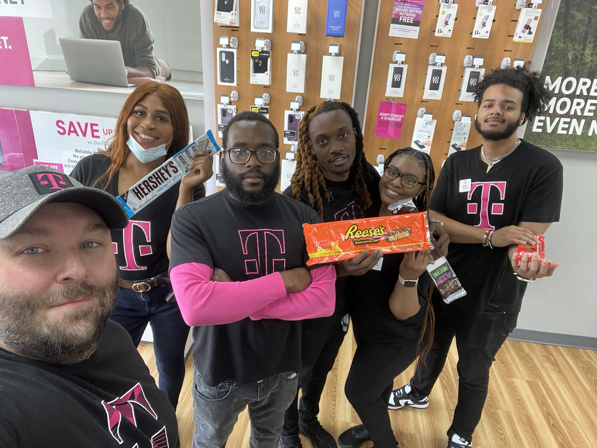 Joe Monge (@joe_monge1) on Twitter photo Stopped by yesterday at 3GSO in Flint to congratulate them on a “sweet” performance on the 1st. <a href="/tglover187/">Terrance Glover</a> <a href="/pedrobyers1/">Pedro Byers</a> <a href="/RickyVasquezMI/">Ricky Vasquez</a> @jmattd5 #beastmode Stopped by yesterday at 3GSO in Flint to congratulate them on a “sweet” performance on the 1st. <a href="/tglover187/">Terrance Glover</a> <a href="/pedrobyers1/">Pedro Byers</a> <a href="/RickyVasquezMI/">Ricky Vasquez</a> @jmattd5 #beastmode
