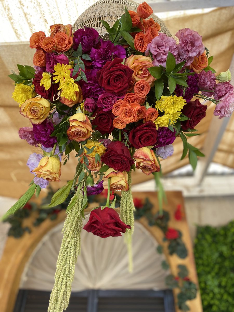 sooAshleyT's tweet photo. Havana Nights✨

Absolutely love everything about this design &amp; install! 💐

#Flowersnob #Eventflorist https://t.co/niiRBYGO7h