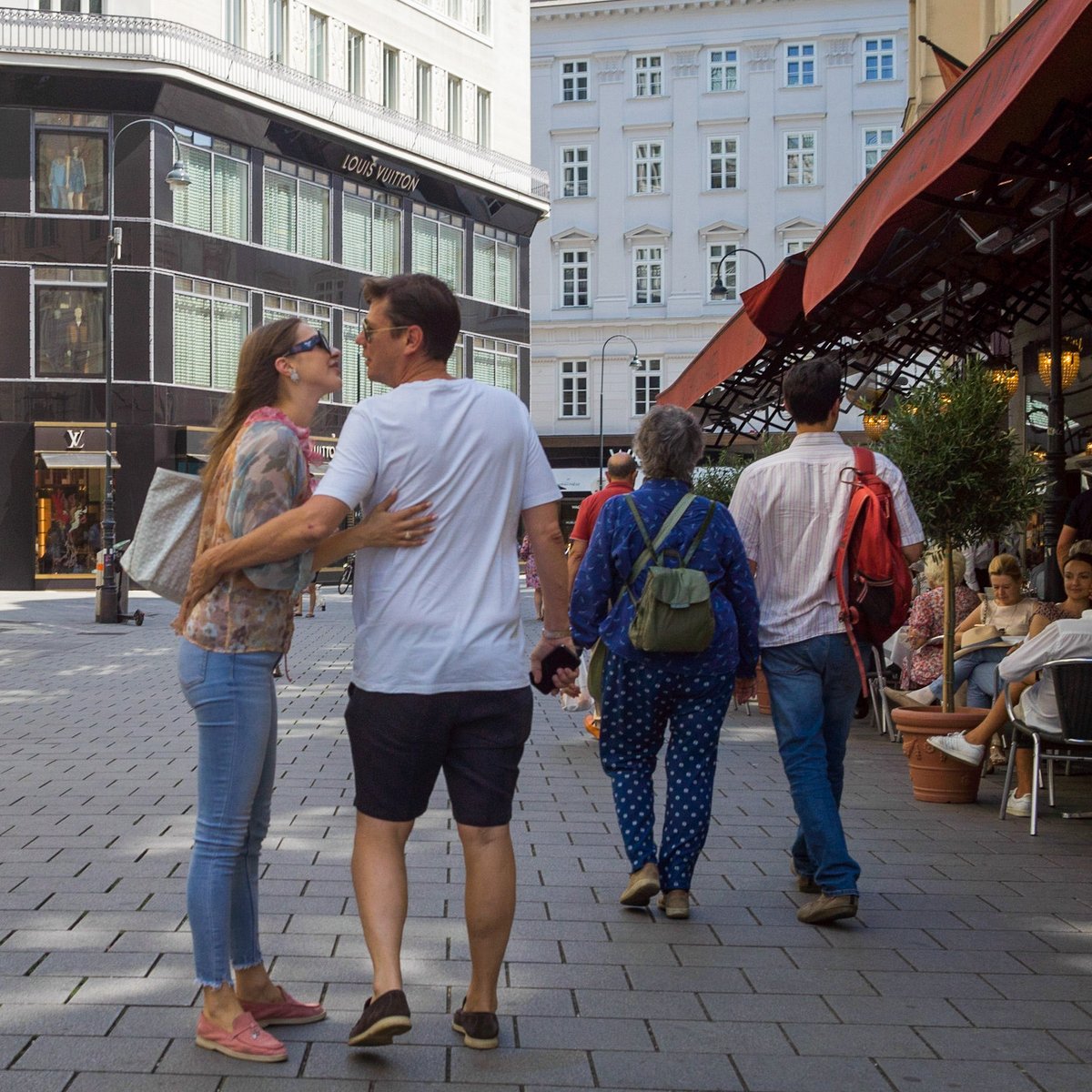 hans_berndl's tweet photo. City Walk Encounters … Vienna, Austria
#streetphotography 
#urbanphotography 
#hyperfocal 
#LeicaT 
#TTArtisan28mmf56 
1/500 sec at f/8, ISO 100 https://t.co/7X72CQhrga