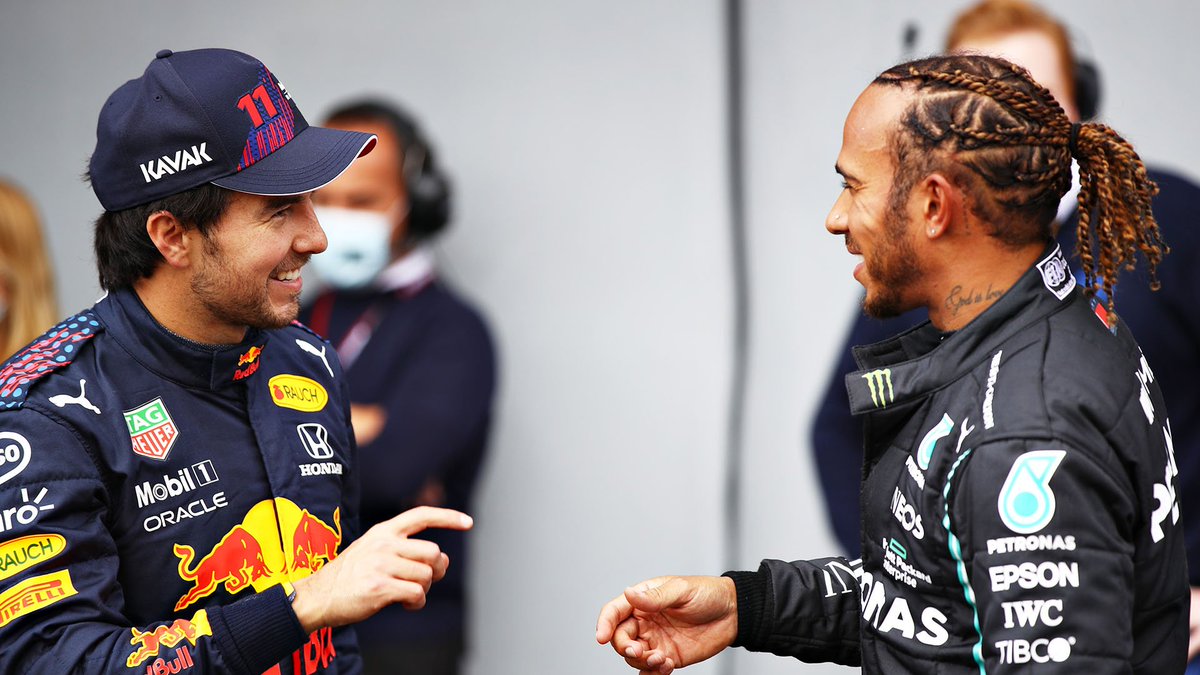 TearOffFR's tweet photo. 🔴 Sergio Pérez était heureux de pouvoir se battre de nouveau avec Lewis Hamilton ! ❤️

💬 "Ces derniers tours ont été un grand combat avec Lewis. Ça fait si longtemps que nous n'avons pas eu un bon combat donc c'était génial de le revoir."

(🗞️ #F1 / #BritishGP) https://t.co/VdXHgLmPs2