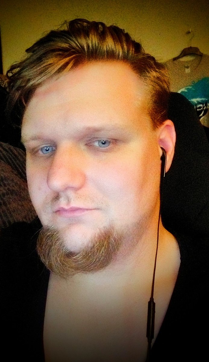 FenrisUmbra's tweet photo. Moinsen meine #CrystalSouls so mein First Time Presentation meines irl ich's 😁 auf #Twitter kann mich nicht immer hinter meinem FFXIV Charakter verstecken 😉
#TwitchDE #twitch https://t.co/wJKkpgUqQc