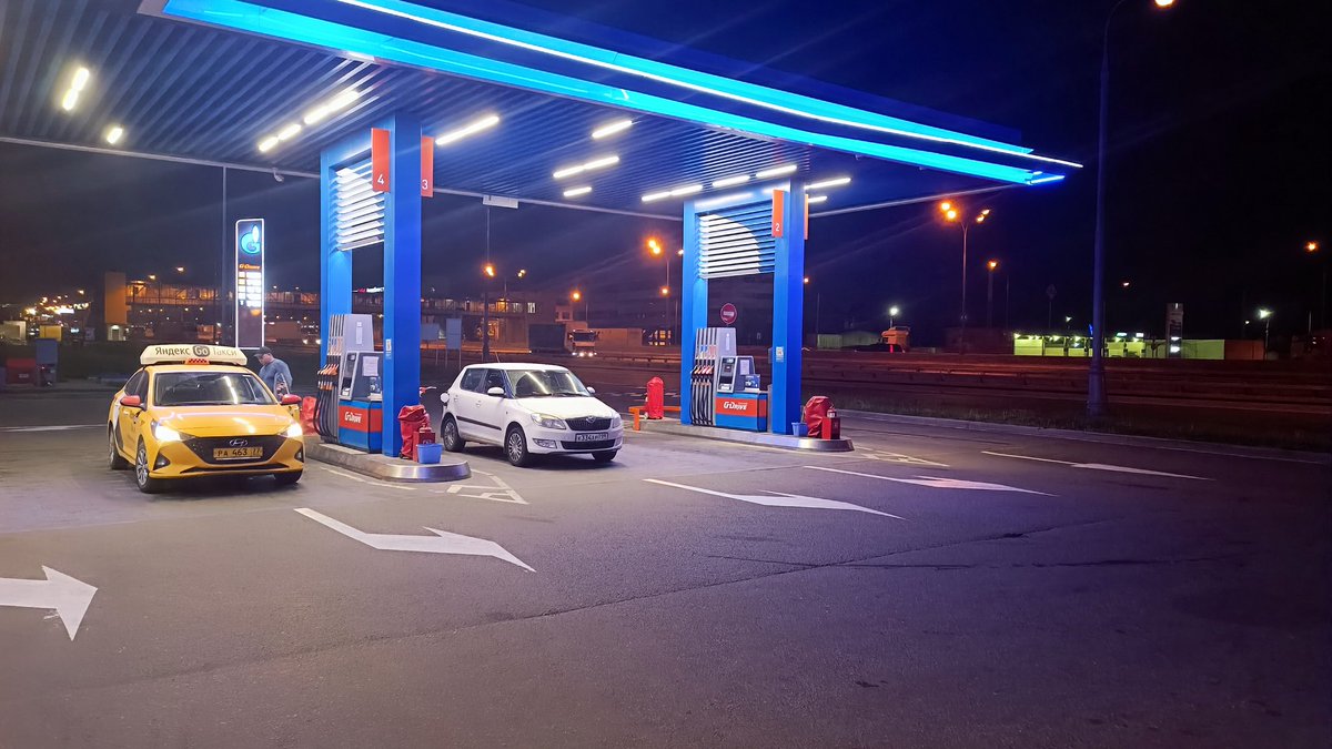 Спасибо людям, которые делятся с нами <a href="/gpnbonus/">АЗС Газпромнефть</a> и #ГазпромНефть за возможность выезжать на поиски снова и снова, днём и ночью