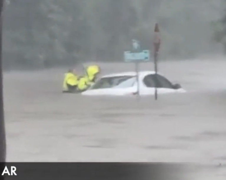 AsaHutchinson's tweet photo. Heavy rains and flooding in El Dorado area.  This is a water rescue.  Be sure to turn around when streets are flooded.  Be safe. https://t.co/5Z4iSo150G