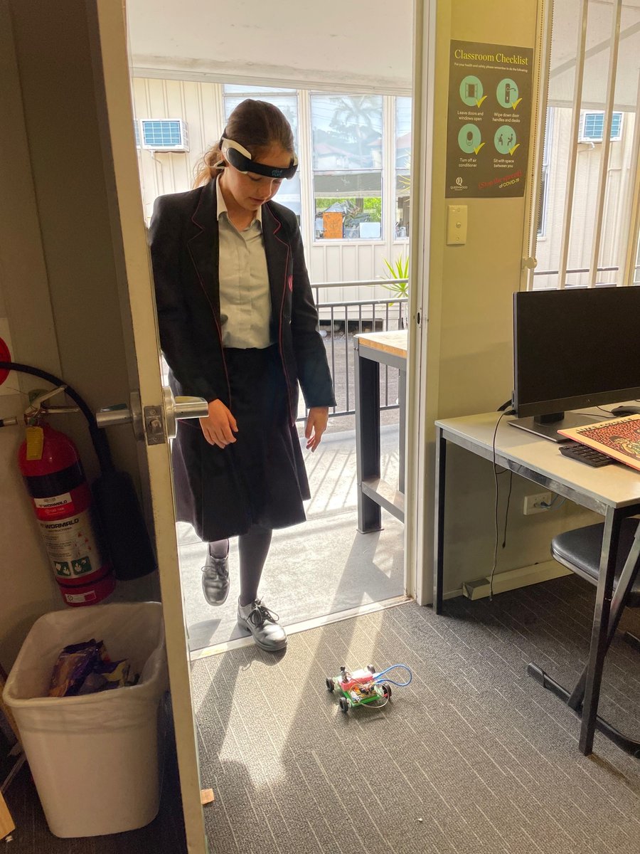 QueenwoodSchool's tweet photo. As part of the Science of Design course, Year 9 were involved in a Biomedical Engineering module. Using electroencephalogram's (EEG) that have been hacked with Bluetooth students controlled output devices by thinking. Its mind blowing!
#QueenwoodSchool #ScienceofDesign https://t.co/IudtSTEsr4