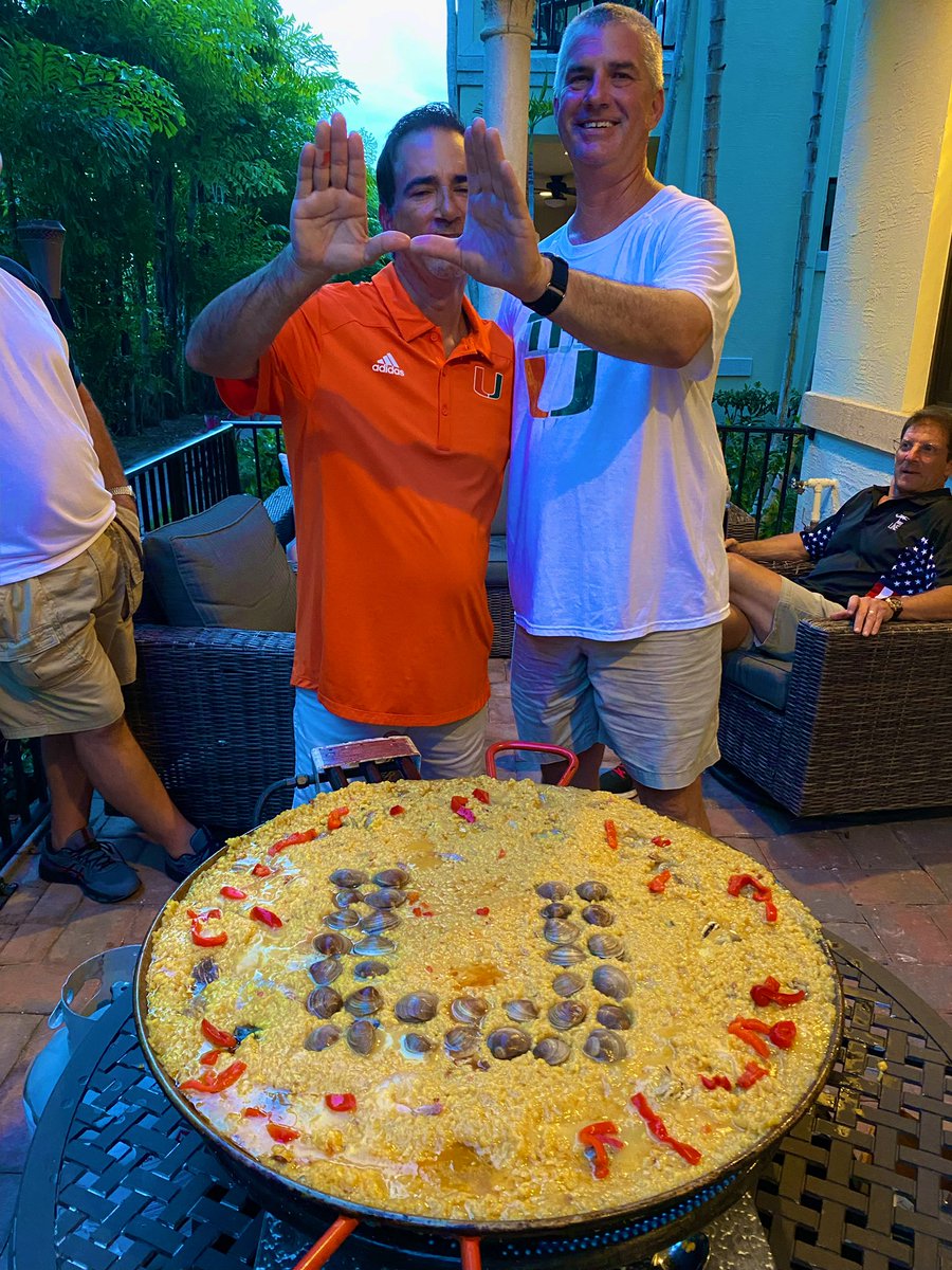 CoachField's tweet image. My neighbors made the Paella with love! 🙌🏼 #GoCanes