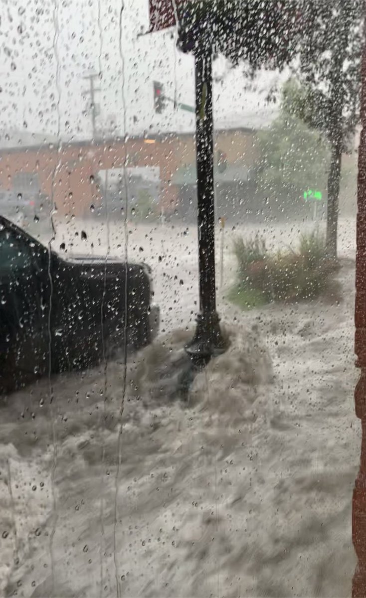 paige_cohn's tweet photo. Okay so downtown Helena is flooding and I feel like it’s my duty as someone who deals in disaster response to tell everyone PLEASE DON’T DRIVE IN FLOOD WATERS. https://t.co/2Pf3n6KPx0