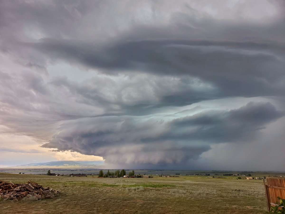Epic shot from East Helena. The storm brought pea-sized hail and 70mph wind gusts to the city of Helena. #MTwx

📸: Stephanie Witham