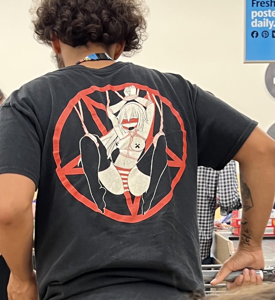 TrashyPPL's tweet image. Shopping attire in Aldi