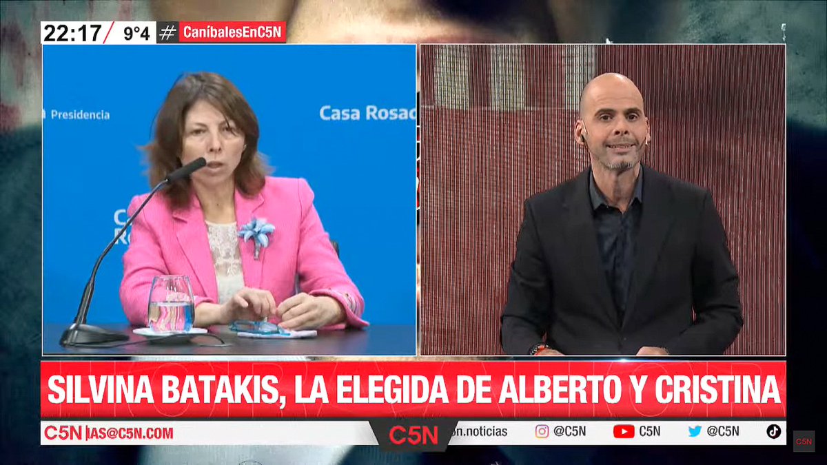 Ale_Bodart's tweet photo. Nueva ministra, ajuste conocido. ¿Saben quiénes conocen a Silvina Batakis? Docentes, estatales y la salud bonaerense, a quienes ajustó siendo ministra de Scioli. Pagó y tomó deuda que seguimos pagando. Cambian fichas, pero sigue el juego del FMI, con aval pleno del @FrenteDeTodos https://t.co/geaVqTgTsV