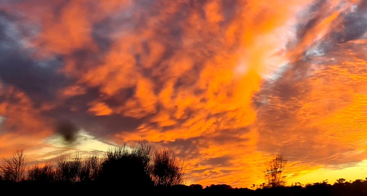 meteoredmx's tweet photo. "El fin del mundo" #QuiruelasdeVidriales @miguel_ua 🇪🇸.

Esta imagen participa en nuestro concurso de fotografía #MetContest22 . Si quieres votar esta foto dale a ❤️ o 🔃 . https://t.co/0GJHUjNlBC