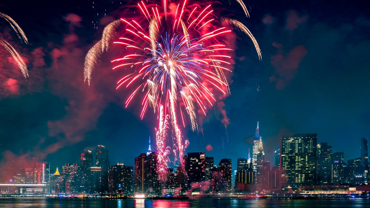 mattswider's tweet photo. 🎆🎁Giveaway + I'll livestream NYC's 4th of July fireworks in HD @ 9:25pmET

🤔Can I hit 100k YouTube subs soon?

🔴6pm My Pre-show (set reminder)
https://t.co/6FbSxgMnvc
🎮8pm PS5+12 controller giveaway
➡️Enter https://t.co/p3b8CeFTtr
🎆9:25pm FIREWORKS
🎁10pm 2nd PS5+controller https://t.co/18a4bV4D4O