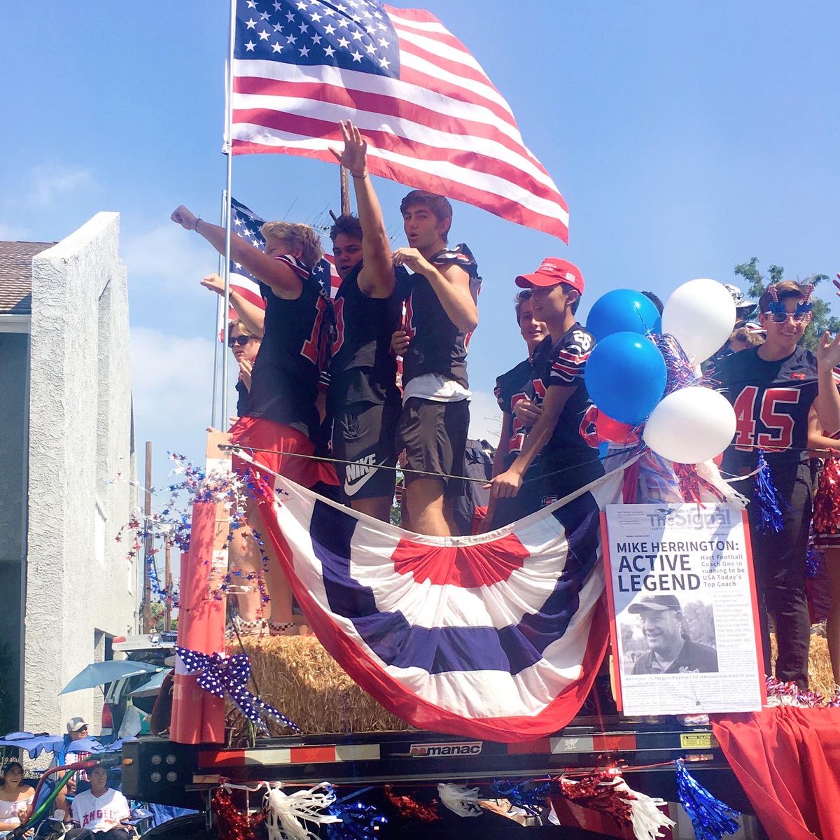 HartHSFootball's tweet photo. 2 YEARS since we got to honor this tradition! PUMPED to be back on the truck for this year’s SCV Parade! 
🇺🇸❤️🖤🤍💙🇺🇸

JOIN US on Orchard Village tomorrow along the parade route &amp; watch with the Hart Football community. https://t.co/DVfFZS0Hri

Have a safe, fun holiday weekend! https://t.co/Fng53LFISP