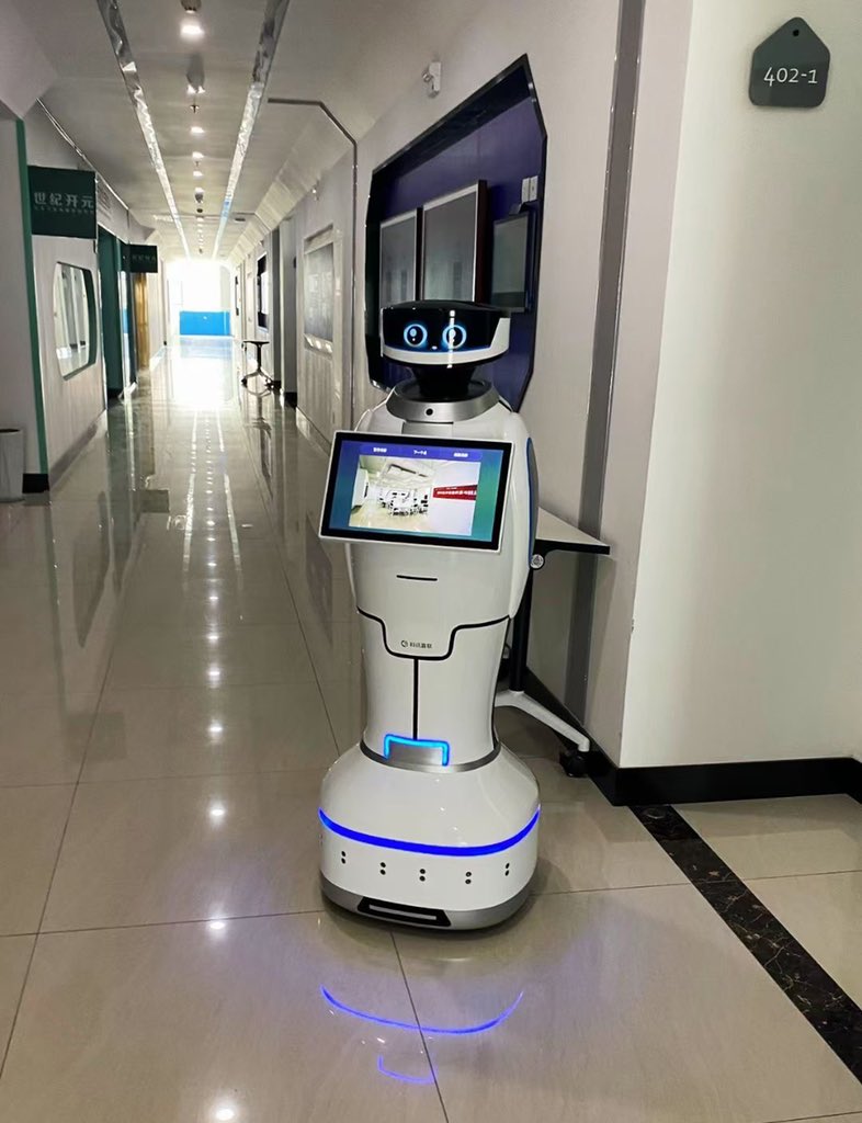 JerryWa65429814's tweet image. iBen Customized service robots serves in the Commercial Vocational and Technical College #iBenrobot #servicerobot #customized #AI