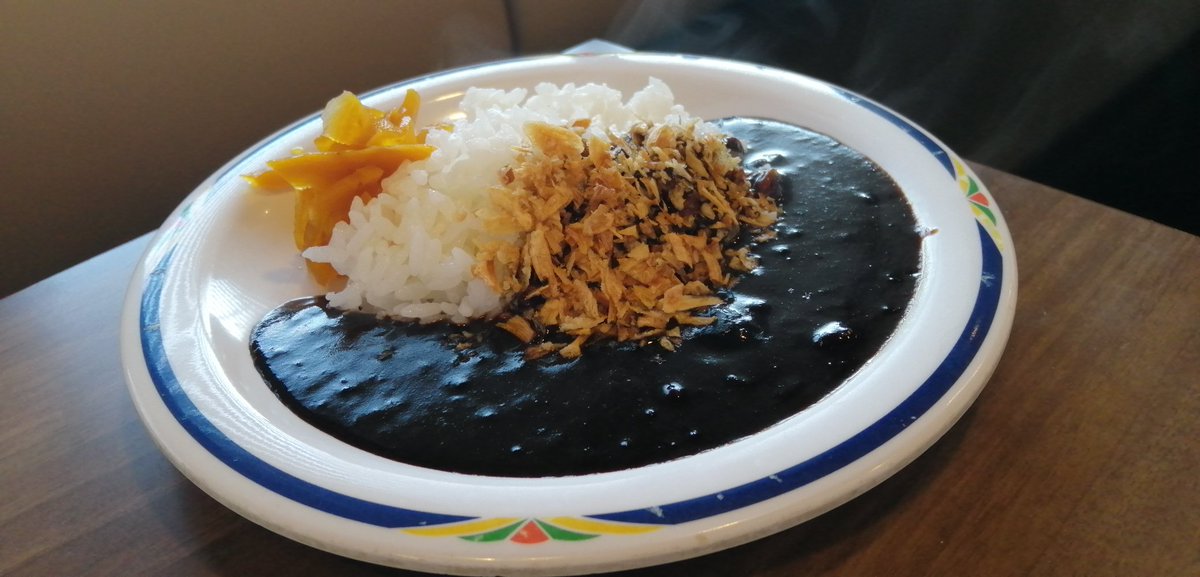 ステーキガストは、日替わりカレーが飲み放題！　ランチタイム中にカレーの種類が変わることも。パンやパスタもあるので、延々と飲めますw