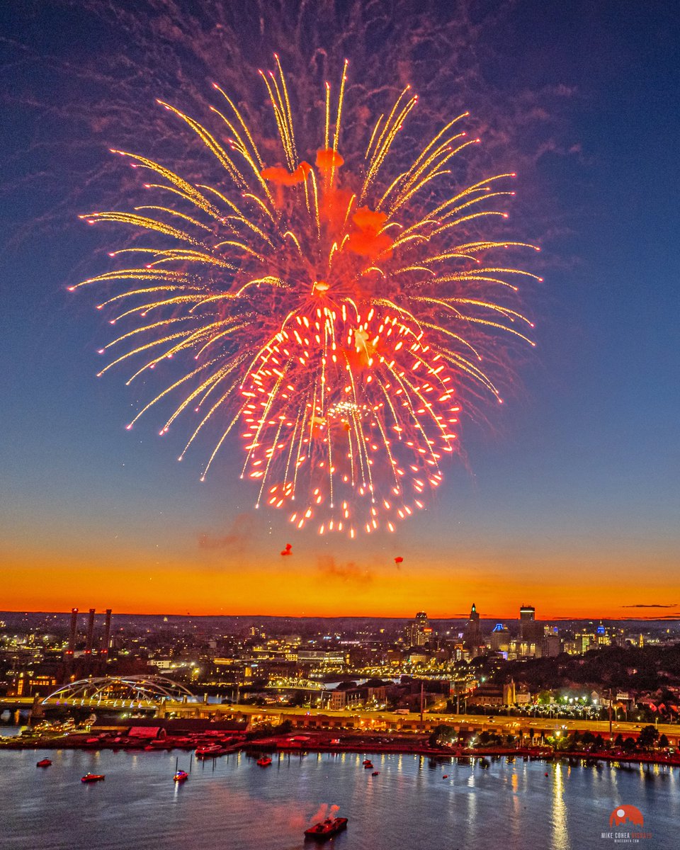 For the first time in three years, fireworks explode high above the Providence, #RhodeIsland skyline during the city’s Independence Day celebration this evening. #July4th