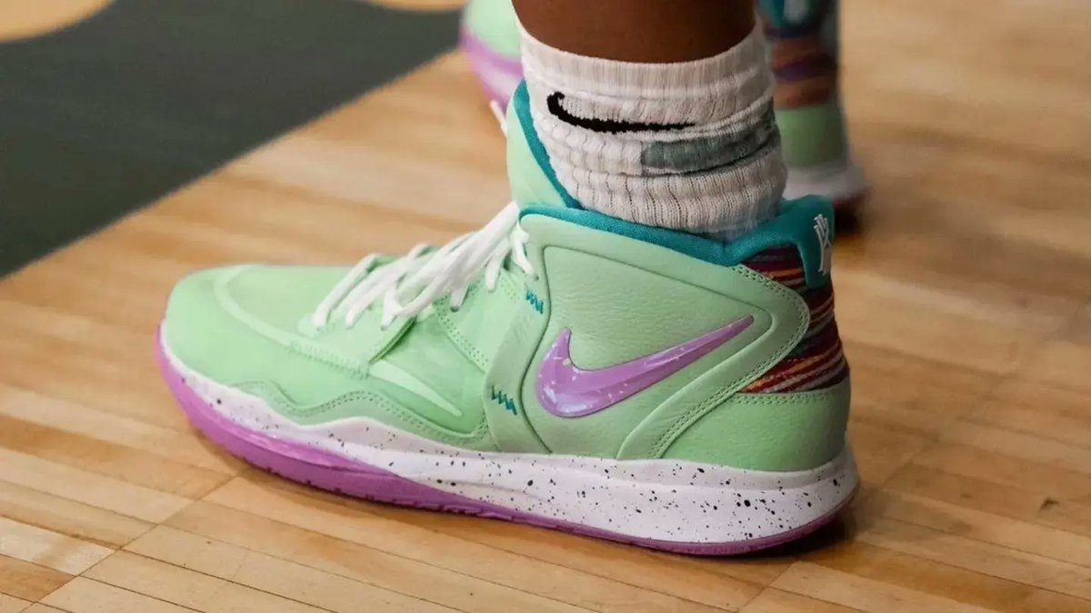 TeamTakeoverGBB's tweet photo. #DearJuly @nikegirlseybl ready... Iowa 👉 Chi in our "nocturnal state" @nike @OfficialNocta https://t.co/mgNRorrMv0
