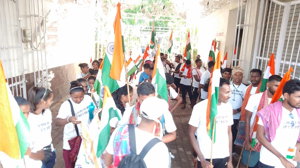 प्रणाम मेरे सभी मिडिया भाईओं के लिये आपको सादर आमंत्रित किया जाता है की,
हम पैदल मार्च वाले आपके शहर झांसी 28.6.22. को शुबह 10.00. AM बजें हमारा 100 लड़कों का काफिला आने वाला है.
तो उस काफिले को सरकार को दिखाने और हमारी आवाज़ सरकार के कानो तक पोहचाने में हमारी मदत करें.