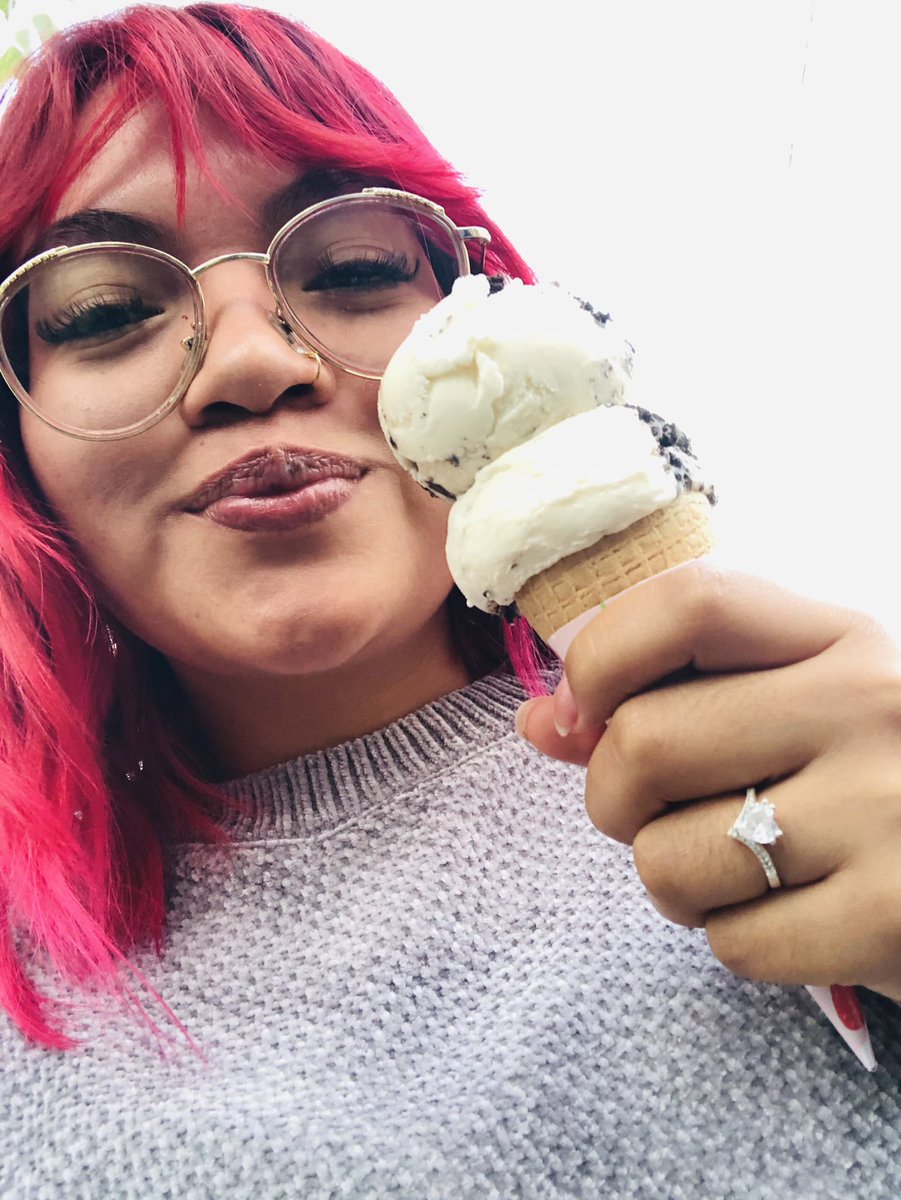 NulbiG's tweet photo. 🥹💍😍 pero que rico helado ❤️ https://t.co/1ZtJpFJ8op