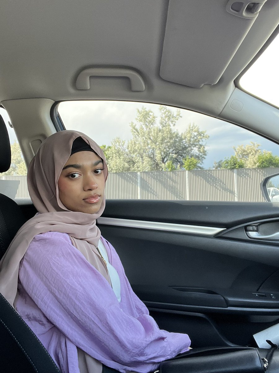 _sarahsohail's tweet photo. one year of being a hijabi Alhumdulillah 🧕🏽👯‍♀️ https://t.co/3sUzg8kdOT