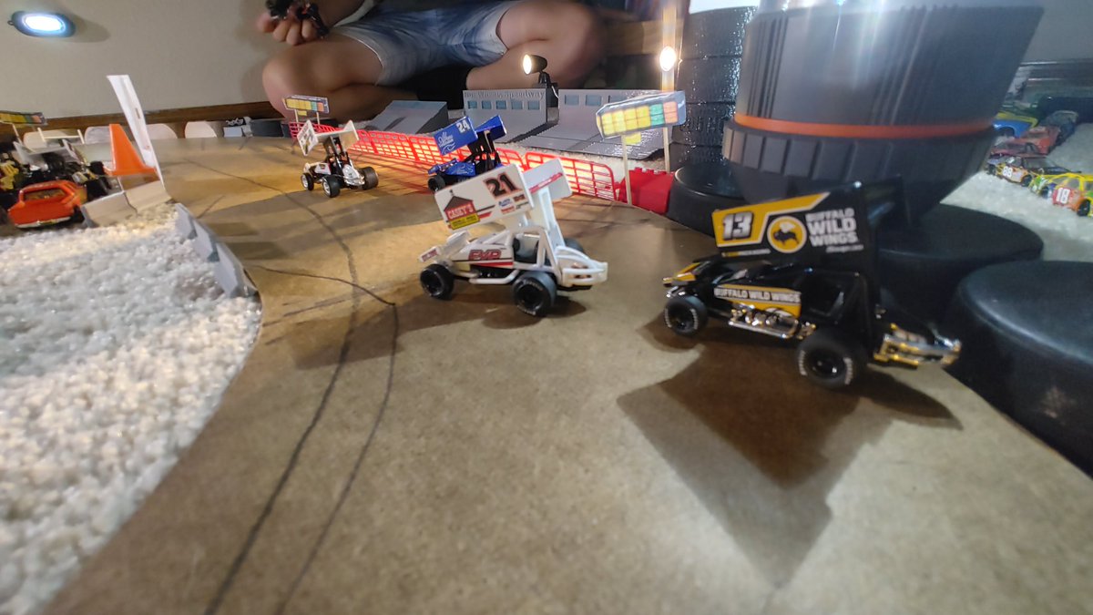 riddler_2_'s tweet photo. Always race night in our household. P added some back pit and parking lights to his setup. If anyone is looking for future track management/promotor hit him up in a few years. https://t.co/kag1n1ss98