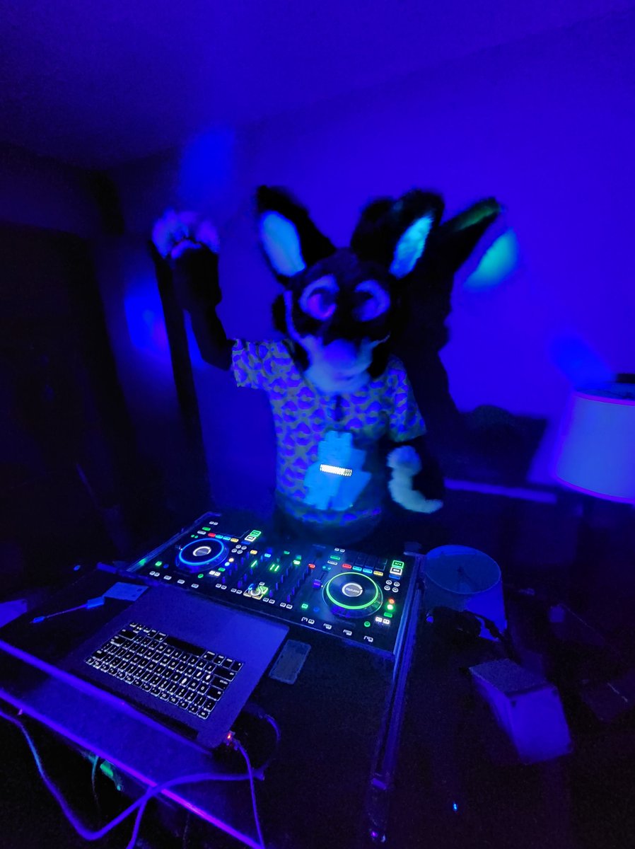 DJCharcoal's tweet photo. Perfect Way To End a Sunday at #Anthrocon2022 club 215, its been lit friends https://t.co/dCVoTAwbZF