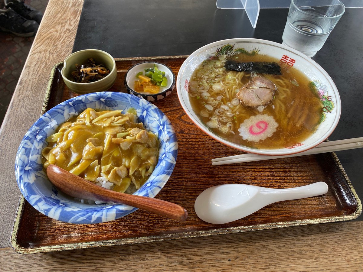 ラーメン カレー丼セット 800円 (@ 新亀食堂 in 福島市, 福島県) swarmapp.com/c/bexzF0SEc5B