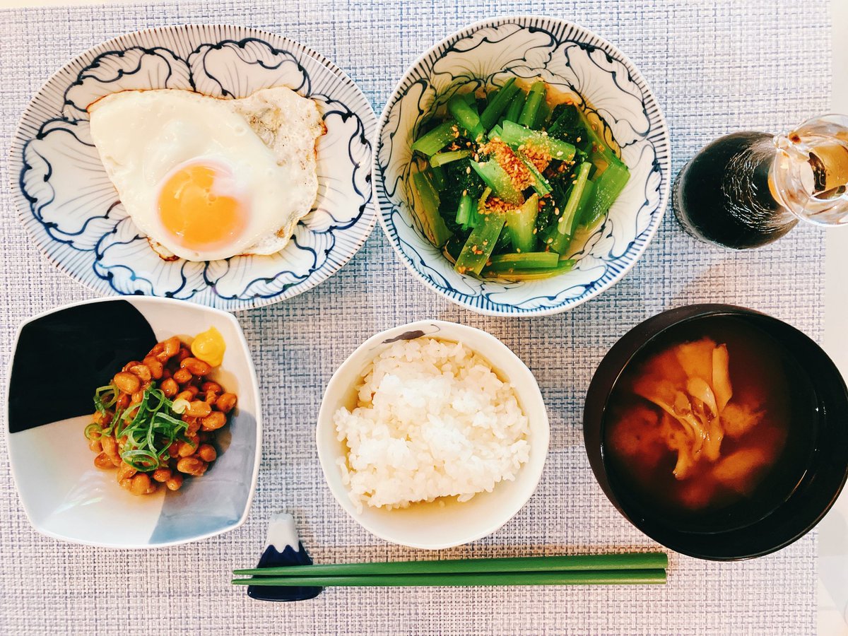 Medamayaki(egg sunny side up)Natto (fermented soybeans) Komatsuna no ohitashi(green leaf vegetab